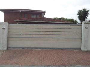 Driveway gate nutec cladding